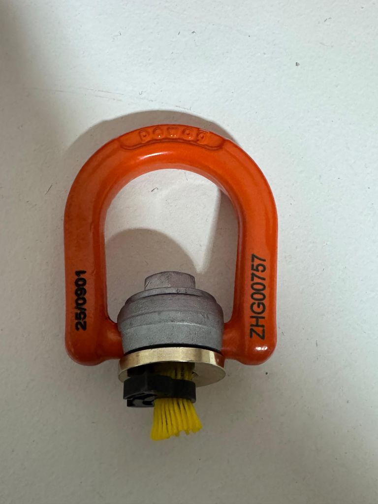 Anneau de levage orange avec numéros d'identification gravés au laser ZHG00757 et 25/0901